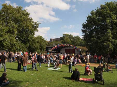 Familienprogramm im Hamburg Museum und im Altonaer Museum zum Weltkinderfest