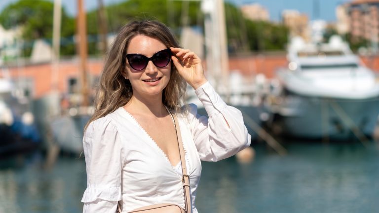 Gesunde Haut im Sommer: Gesicht, Hals und Dekolleté schützen